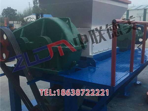 山東大型廢舊塑料撕碎機工作原理